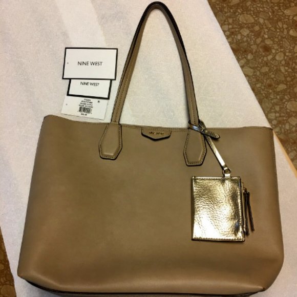Nine West Handbags - Nine West Caden Tote w/ gold hanging wristlet